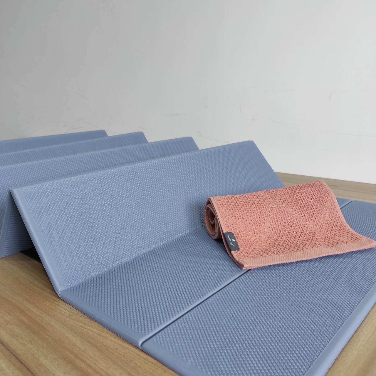 全新未開封PIDO Yoga Mat Towel 瑜伽防滑毛巾墊連袋仔, 運動產品, 運動與健身, 運動與健身- 運動地墊- Carousell